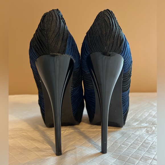Lady Luxe Blue & Black Stilettos Size 8 Heel 6” - Picture 4 of 10